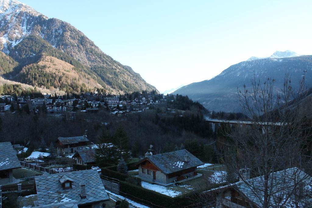 Hotel De La Telecabine Courmayeur Exteriör bild