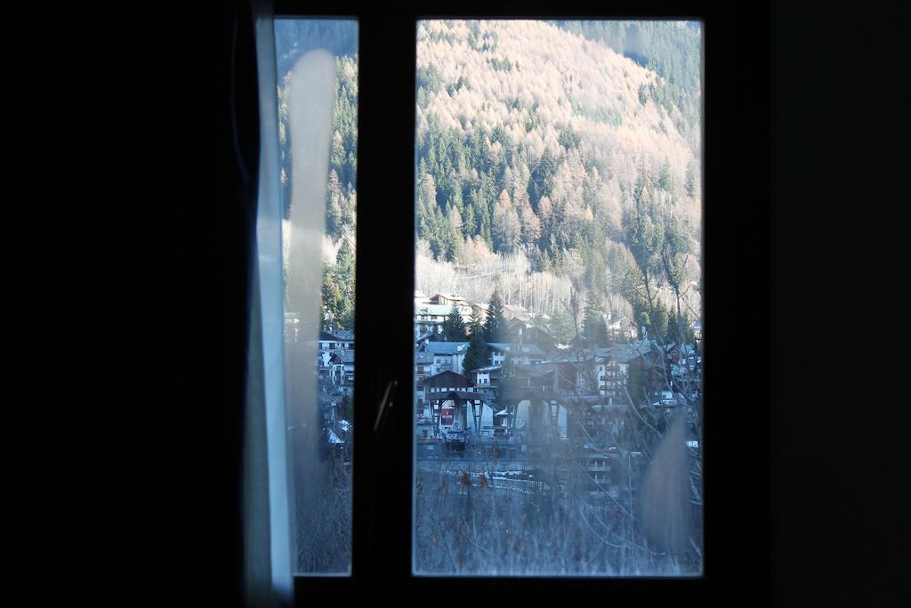 Hotel De La Telecabine Courmayeur Exteriör bild