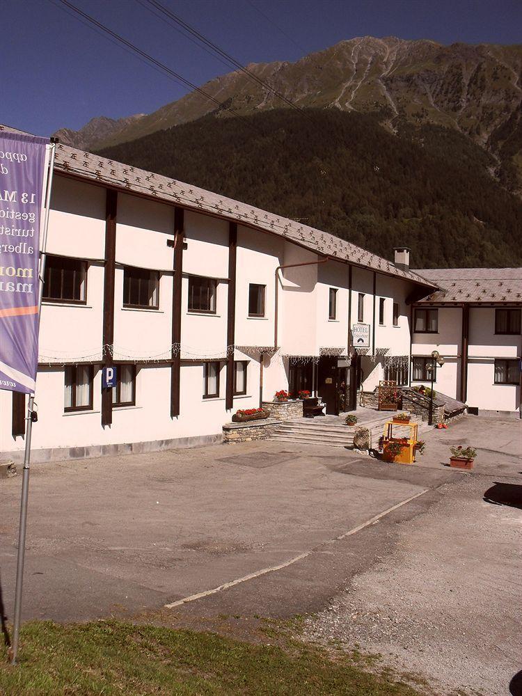 Hotel De La Telecabine Courmayeur Exteriör bild