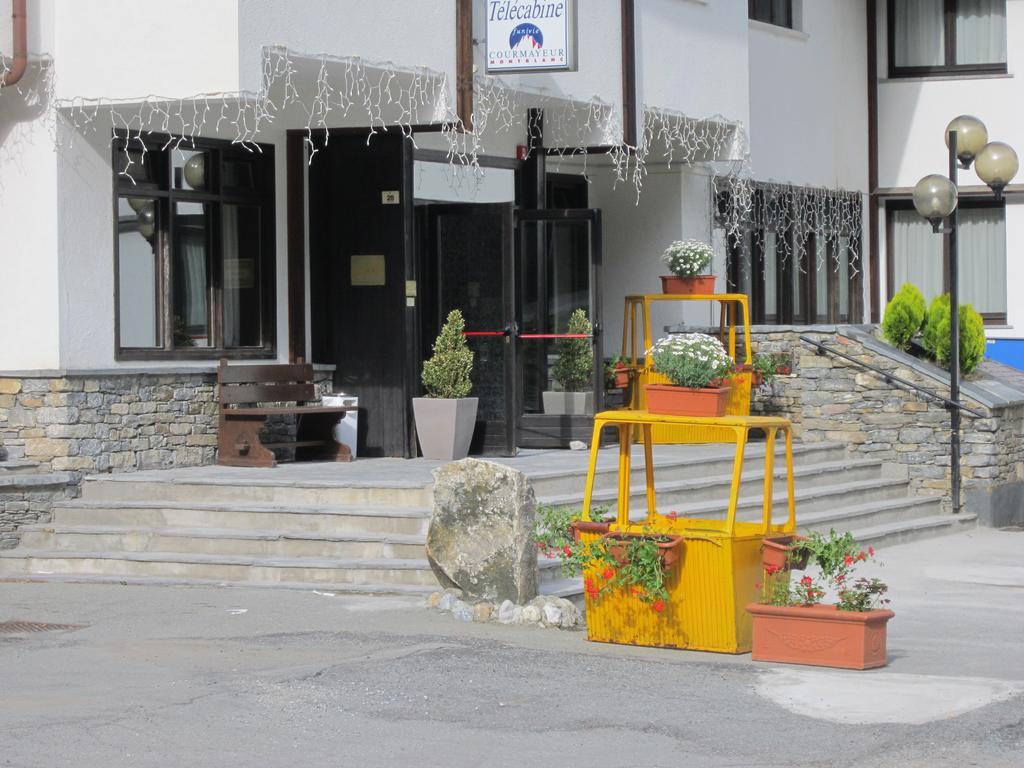 Hotel De La Telecabine Courmayeur Exteriör bild