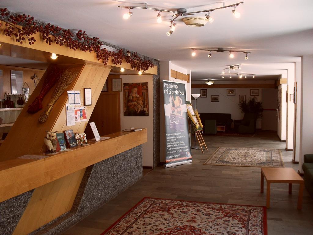 Hotel De La Telecabine Courmayeur Exteriör bild