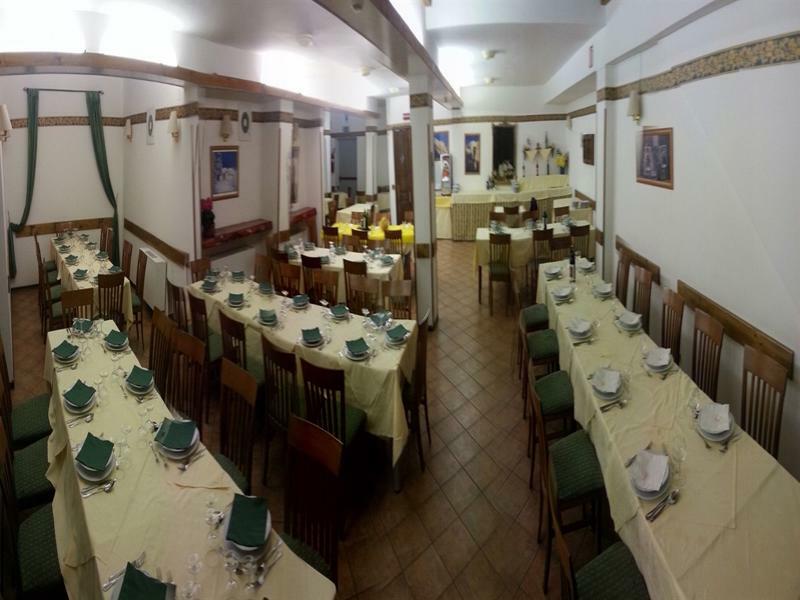 Hotel De La Telecabine Courmayeur Exteriör bild