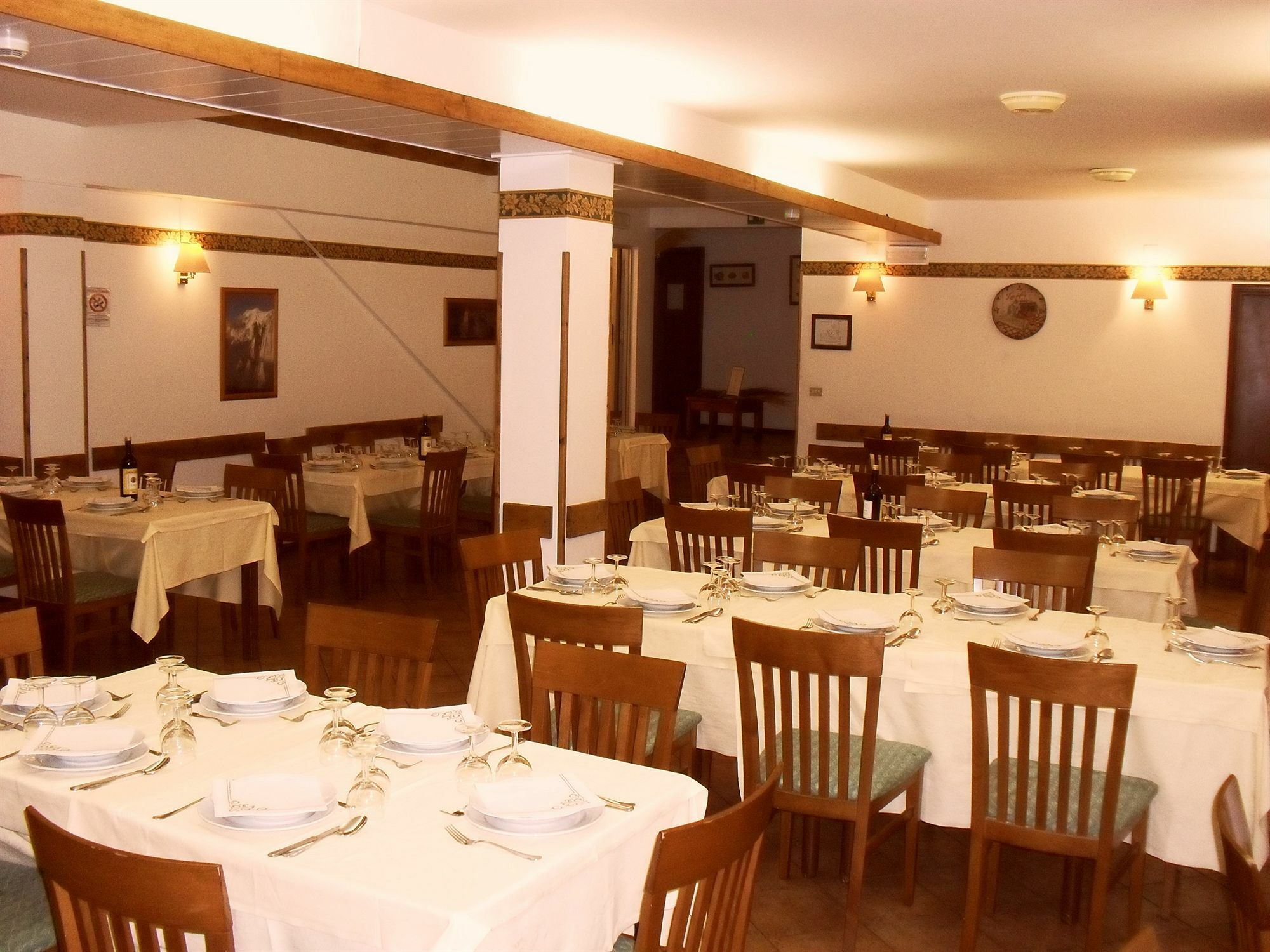 Hotel De La Telecabine Courmayeur Exteriör bild