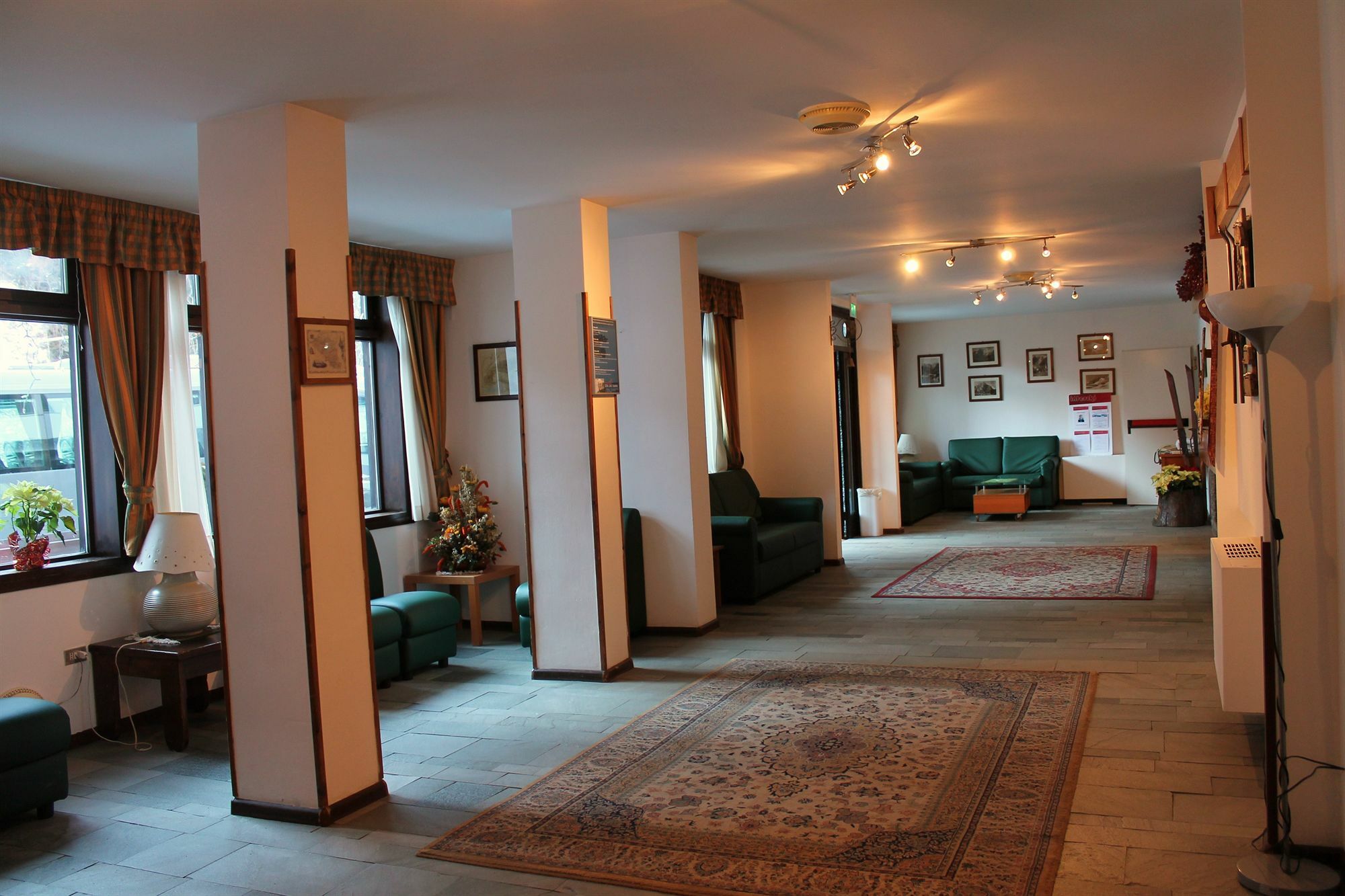 Hotel De La Telecabine Courmayeur Exteriör bild